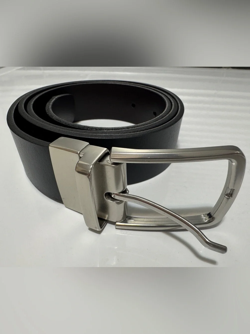 Zara Men‘s Reversible Black/Brown Leather Belt. Size M (36).  Like New.